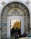 469px-Rennes-Université_Rennes_1-_Entrée_faculté_d'économie (1)