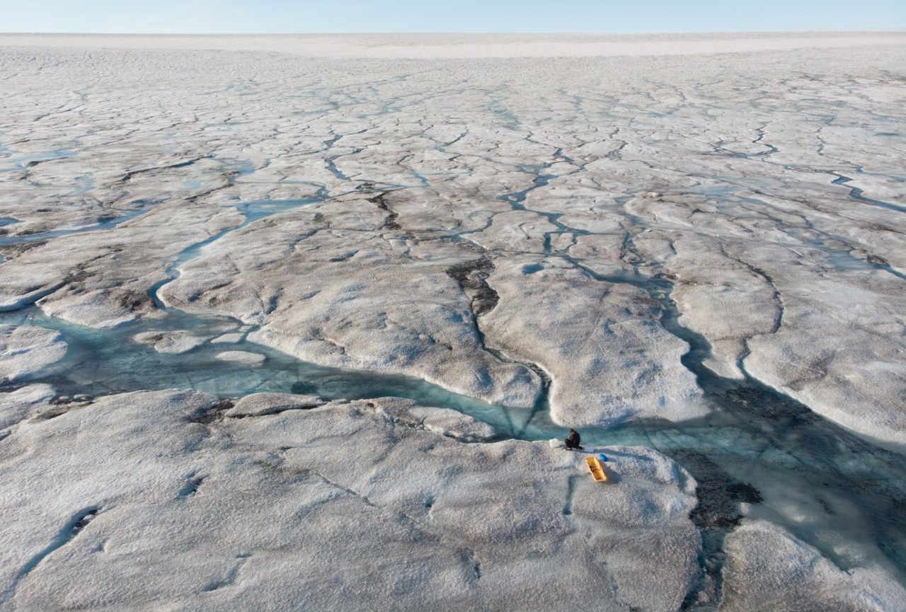 csm_The_Greenland_Ice_Sheet._Water_sampling._Photo_by_Laura_Halbach_63becdd032